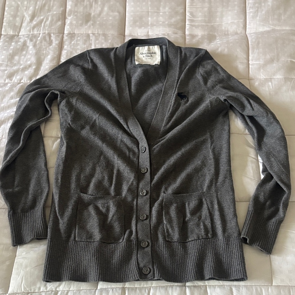 Abercrombie & Fitch Charcoal Gray V‑Neck Button Cardigan